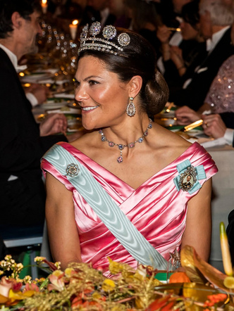 Парад тиар в Стокгольме: самые роскошные образы шведских королевских особ, от которых захватывает дух