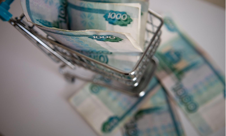 Высокими темпами, с учетом инфляции. Минтруд предлагает увеличить МРОТ в России на 2352 рубля
