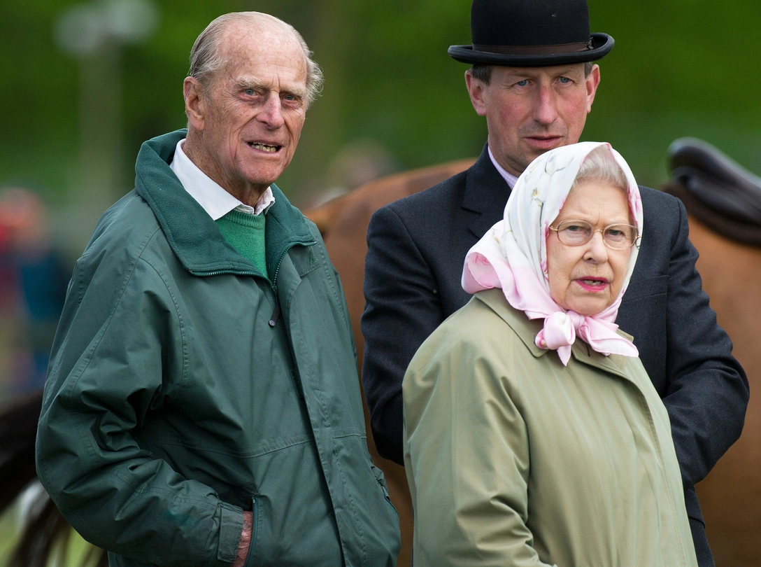 Принц Филипп и Елизавета II на королевском конном шоу в Виндзоре, 10 мая 2013 | marieclaire.ru