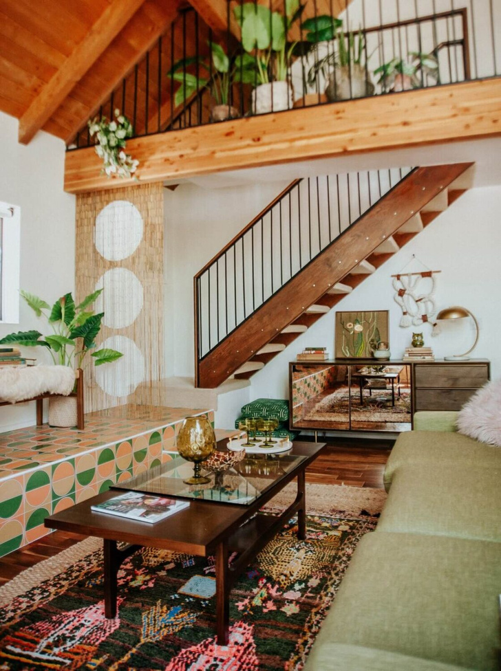 Дом в Калифорнии с камином и яркими деталями