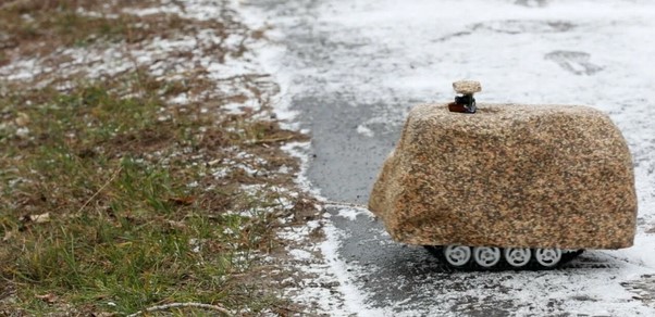 Российские военные изобрели робота-разведчика, замаскированного под камень (видео)