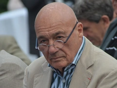 Сбежавший в США Познер нахамил российским журналистам: «Вас это не должно интересовать»