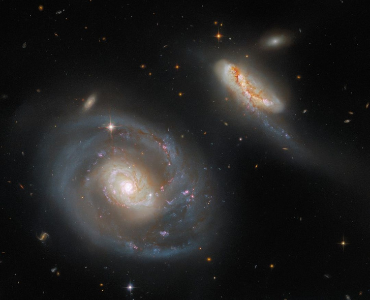 Опубликован снимок танцующих галактик в 200 млн световых лет от Земли