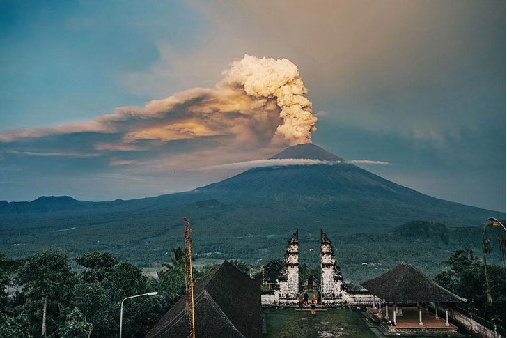 Хороший, плохой, святой: как вулкан Агунг стал центром вселенной для жителей Бали