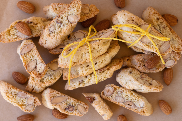 Фото №1 - Итальянское печенье, которое не портится целый месяц: готовим кантуччи с миндалем