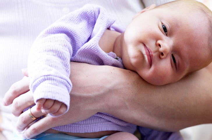 Кривошея у новорожденных и грудничков: признаки болезни и способы лечения