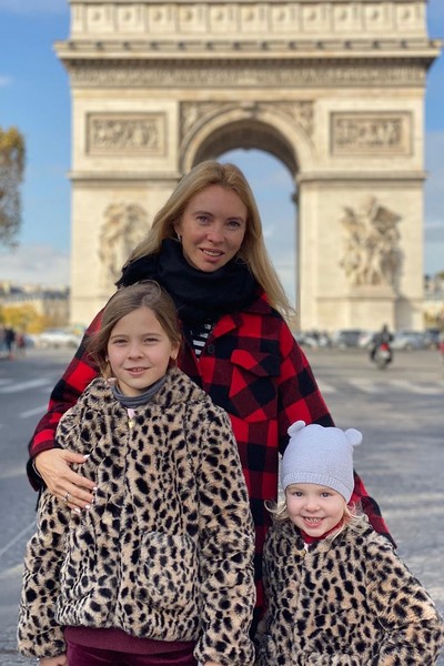 Татьяна с детьми в столице Франции