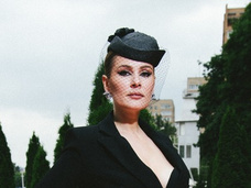 Мария Кожевникова в образе «черной вдовы», Григорий Лепс и другие звезды на скачках «Монте-Карло»