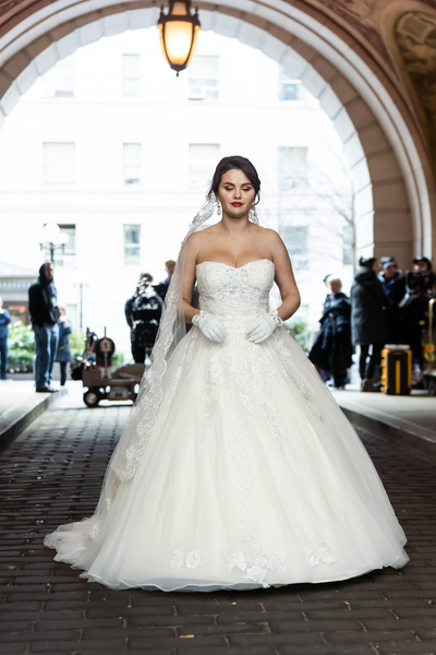 Располневшая Селена Гомес примерила свадебное платье — вы будете в шоке от изменений ее тела