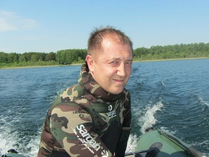 Отца-изверга из Омска, который швырял детей об пол, отпустили в зале суда