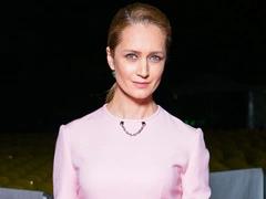 42-летняя Виктория Исакова выложила фото с пляжа и показала подросшую дочь