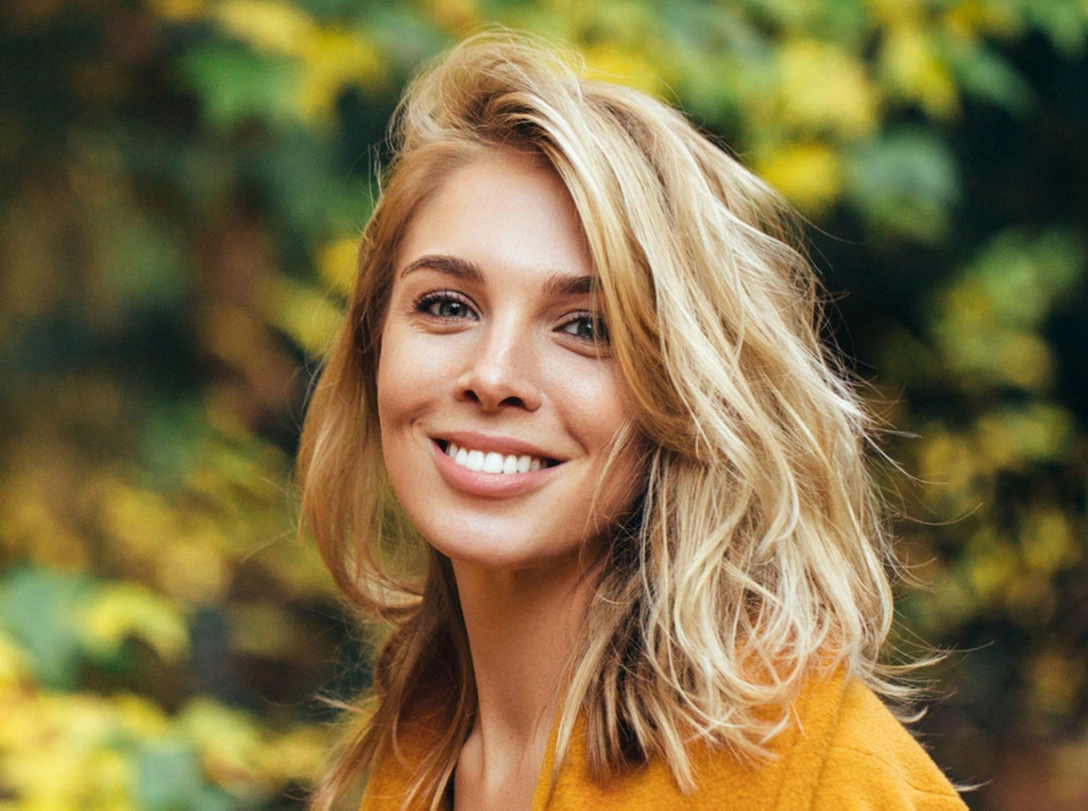 7 неожиданных способов применения сухого шампуня | marieclaire.ru