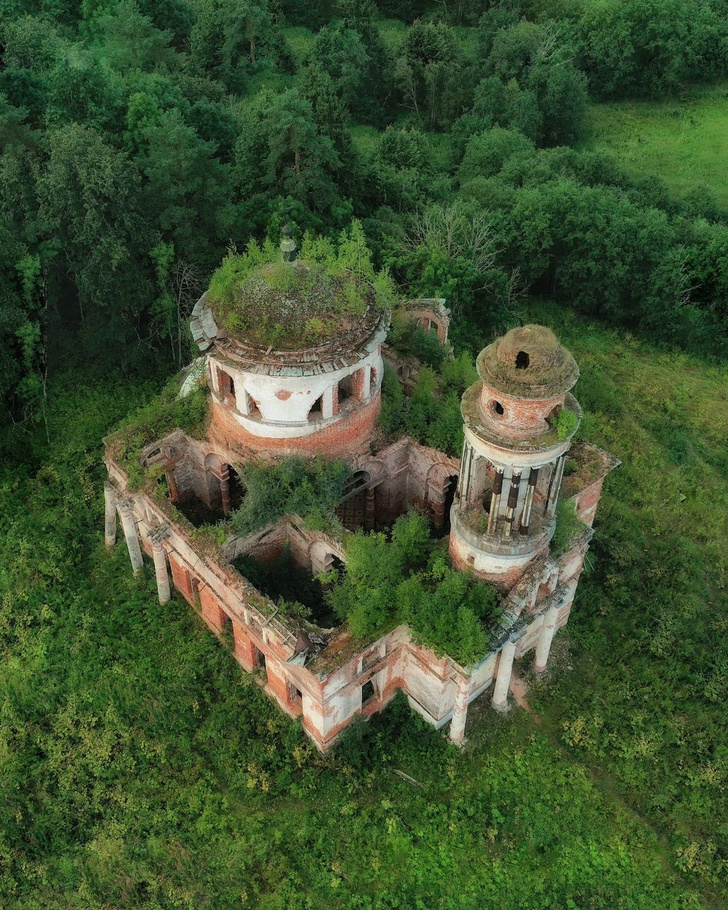 6 заброшенных церквей в самом сердце России, о которых никто не знает: смотрим фото