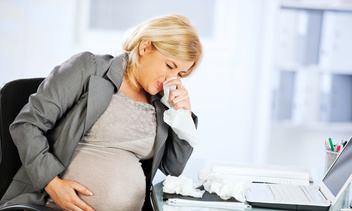 Как устранить заложенность носа у беременной женщины