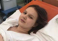 «Выспаться невозможно»: забеременевшая в 13 лет Даша Суднишникова о том, как справляется с дочкой