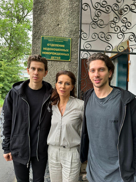 Елена Север, ЮрКисс и ВладиМир отправились в Донбасс в День медицинского работника