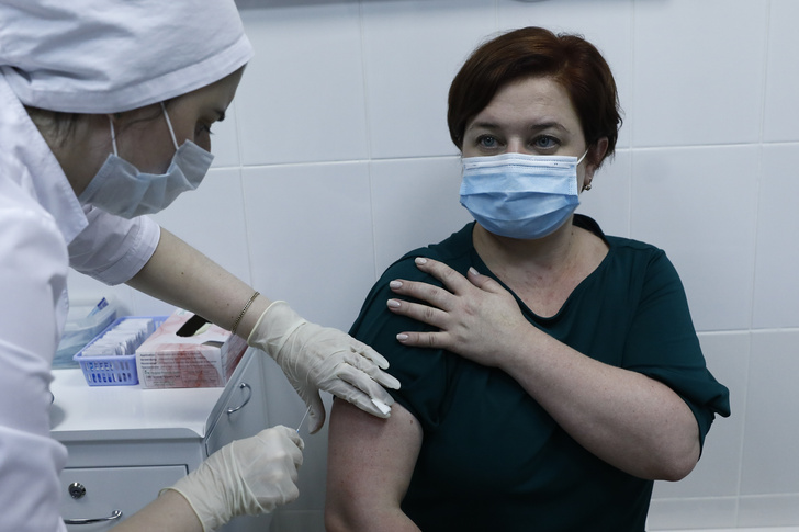 Россияне рассказали о необычных побочных эффектах вакцины от COVID-19