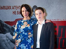 Пирс Броснан и другие звезды на премьере фильма "Человек ноября"