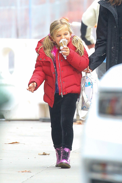 как выглядит 5-летняя дочь Ирины Шейк на прогулке