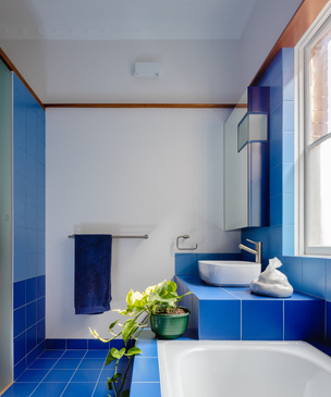 Синий цвет в ванной комнате: 30+ идей