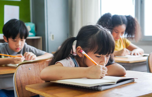 Могут и выпороть: как на самом деле обучают детей в школах Сингапура