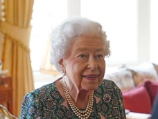 У 95-летней Елизаветы II отказывают ноги