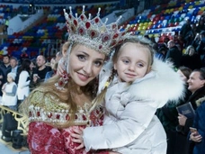Дочь Татьяны Навки поддержала маму на премьере