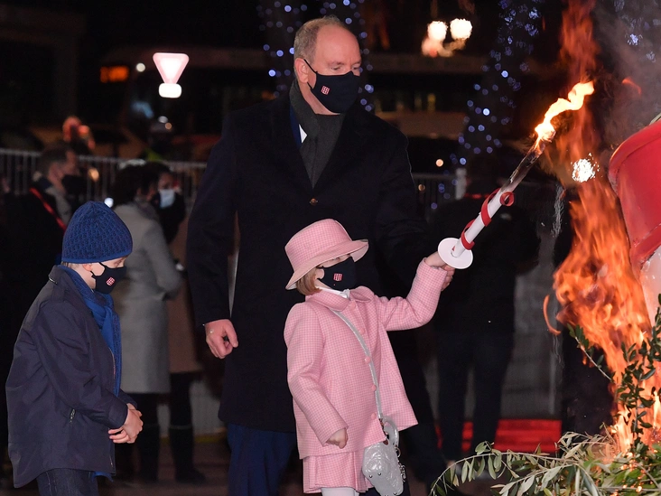 Альбер вместе с Жаком и Габриэллой на празднике Святой Девоты в Монако, 26 января 2021