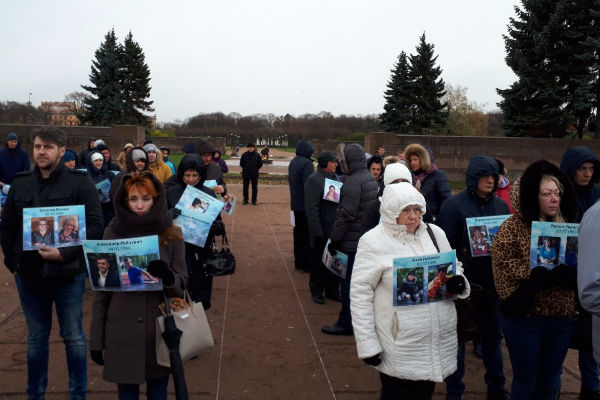 Близкие погибших стараются не унывать и мечтают о том, что никому из них больше не придется проходить через такое испытание