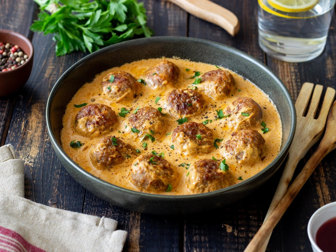 Фрикадельки из «Икеи» и маффин из «Старбакса»: 5 рецептов из ресторанов, которые легко повторить дома | marieclaire.ru