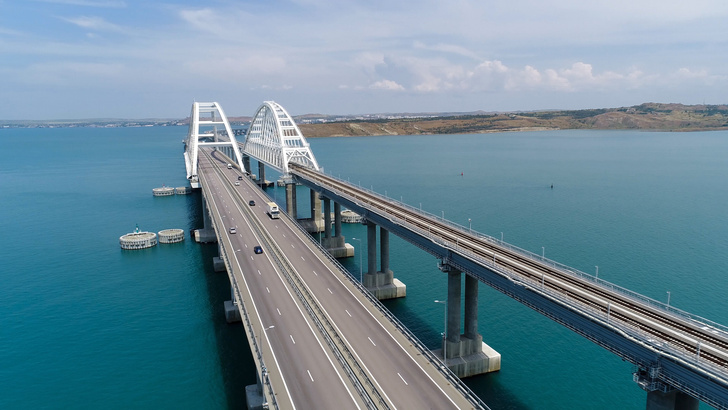 Крымский мост до взрыва и после: 14 фотографий