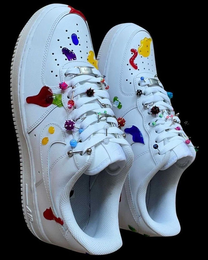 Как выглядят кроссовки Nike Air Force, если их разрисовать лаком для ногтей: показывает японский нейл-мастер