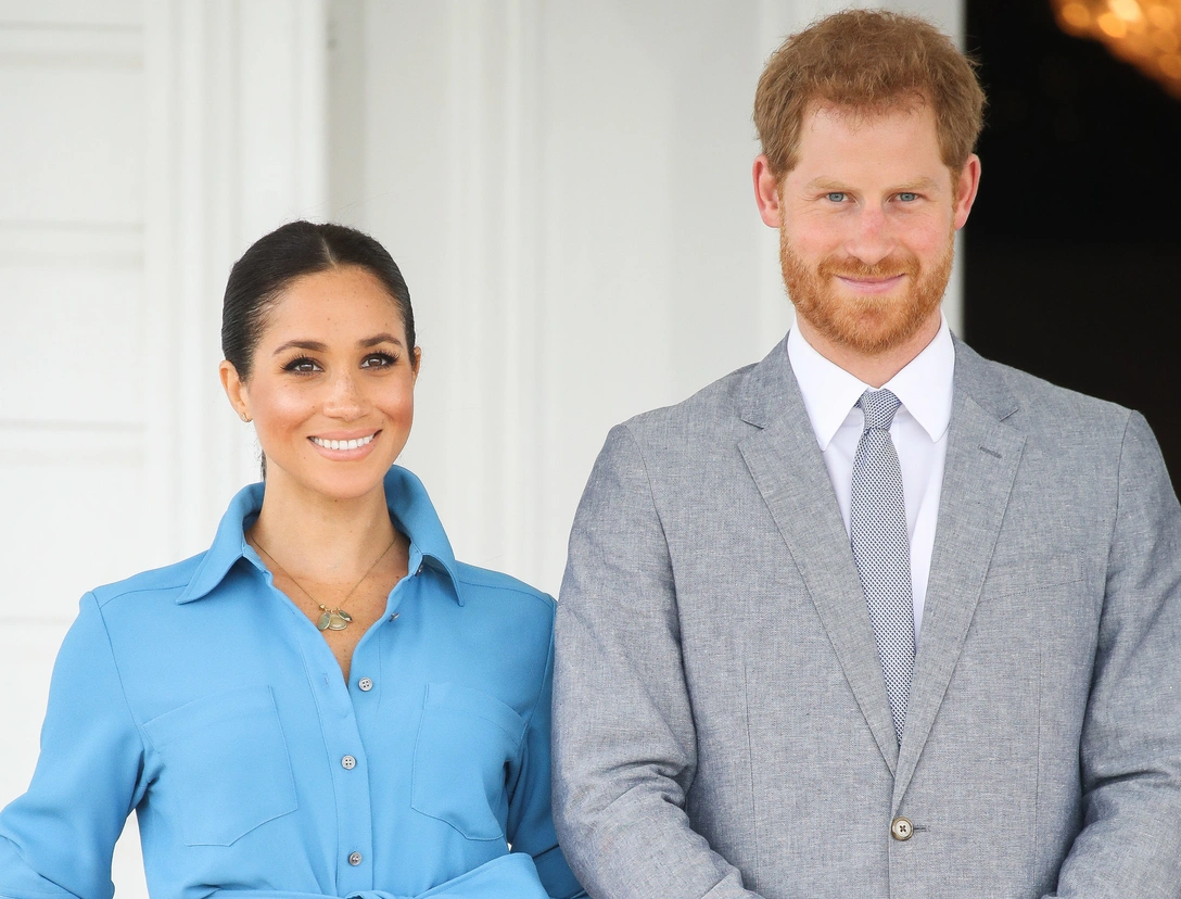 Сассекские во время визита в Тонгу, 26 октября 2018 | marieclaire.ru