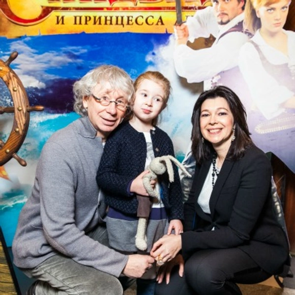 Аркадий Укупник с женой и дочкой | Источник: Пресс-служба