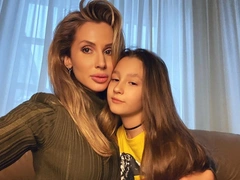 Точеные ноги, рельефный пресс: 9-летняя дочь Светланы Лободы устроила ей фотосессию