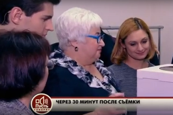 Мама Тимура Еремеева (крайняя слева) извинилась перед Кариной