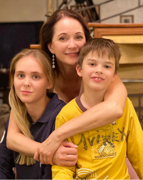 Ольга Кабо с дочерью Таней и сыном Виктором