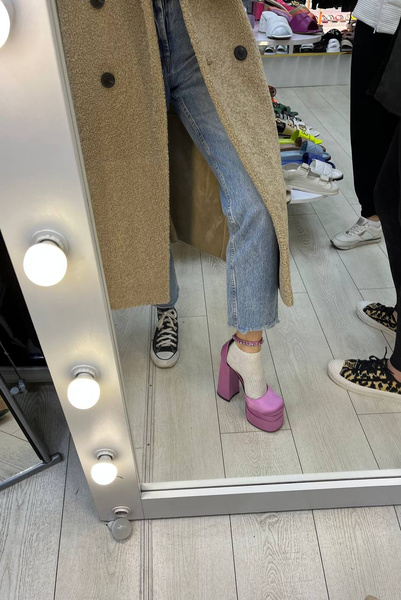 Balenciaga на сдачу и Versace как у Бородиной: редактор Woman.ru собирает модную капсулу на рынке «Садовод»