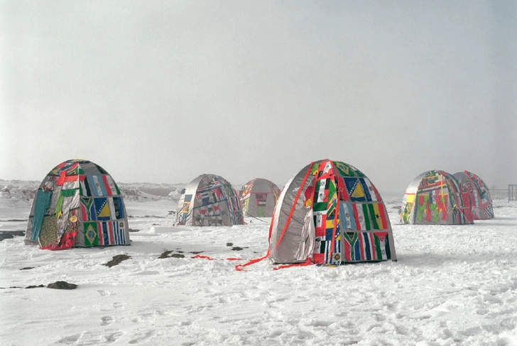 Lucy + Jorge Orta, Antarctic Village/ No Borders, 2007. | Источник: Тьерри Баль