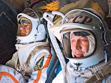 Космонавт Леонов возмущен костюмами Хабенского и Миронова