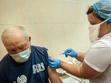 Изучаем внимательно! Три вакцины от коронавируса, которыми сейчас можно привиться в России