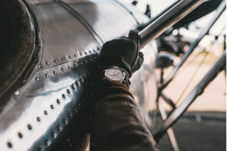 Любите, девушки: Zenith выпустил часы для отважных летчиков
