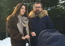 Алексей Рыжов вышел на первую прогулку с новорожденной дочерью