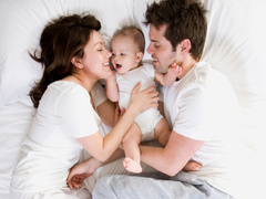 Может ли ребенок спать с родителями?