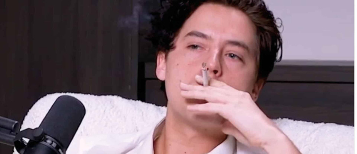 Надымил себе проблем: Коула Спроуса осудили за курение во время съемки