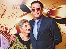 Григорий Лепс устроил маме сюрприз на 80-летие. ФОТО