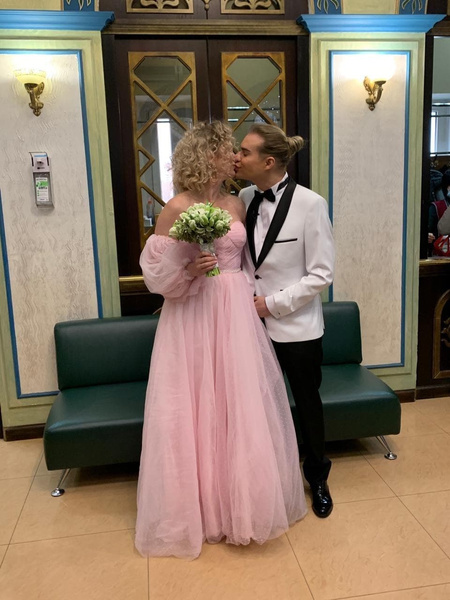 «Платье невесты с «Садовода», все очень бедненько!»: гости разочарованы свадьбой Гогена Солнцева