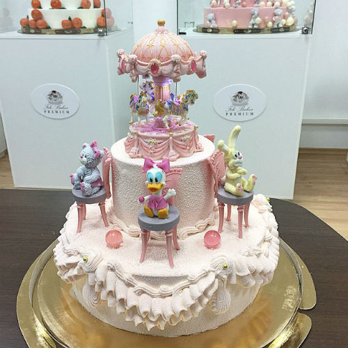 Ксения Бородина подарила дочке сказочный торт