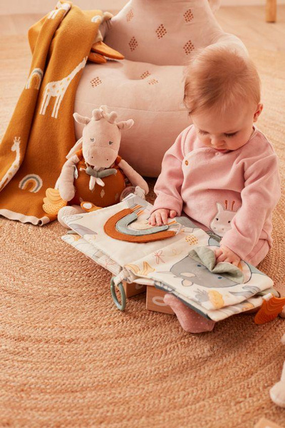 Какие игрушки и зачем нужны младенцу