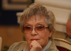 Алиса Фрейндлих попала в реанимацию с обширным поражением легких